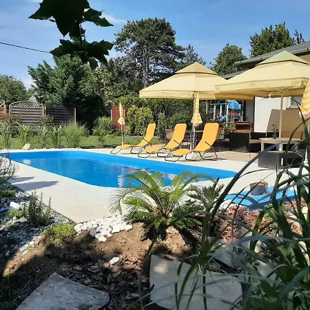 Poolgarden Nyaralo * Siófok