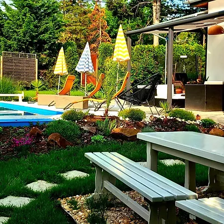 á.d. Poolgarden Apartman *