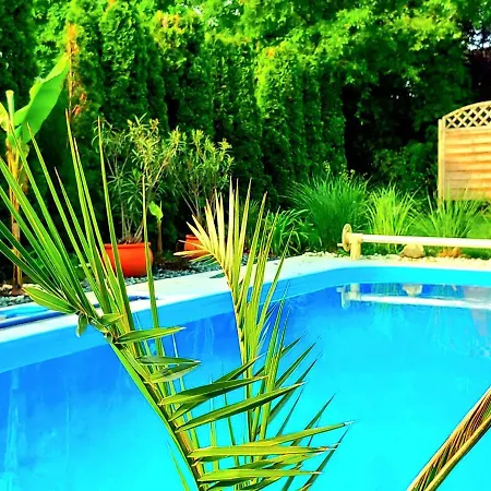 Poolgarden Nyaralo *