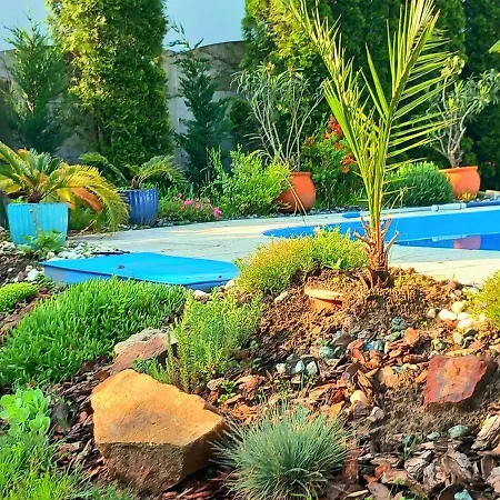 Poolgarden Nyaralo *