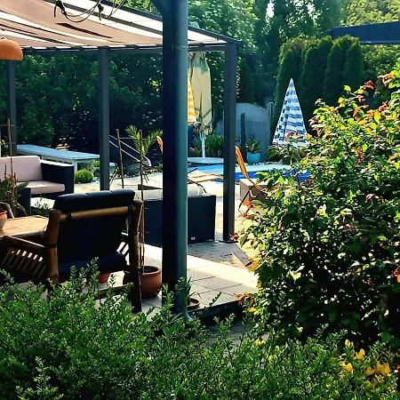 Poolgarden Nyaralo * Siofok