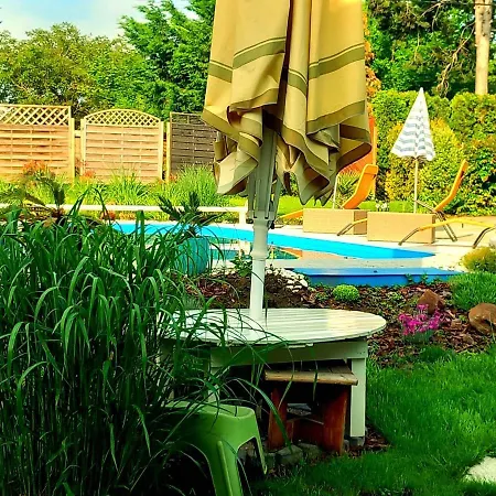 Poolgarden Apartman *