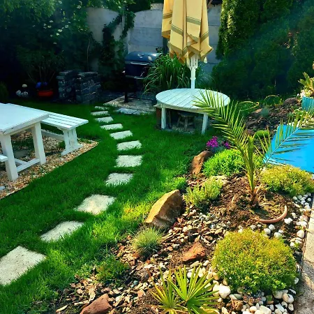 Poolgarden Apartman *