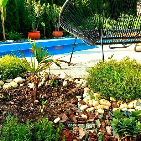 Poolgarden Nyaralo Lejlighed